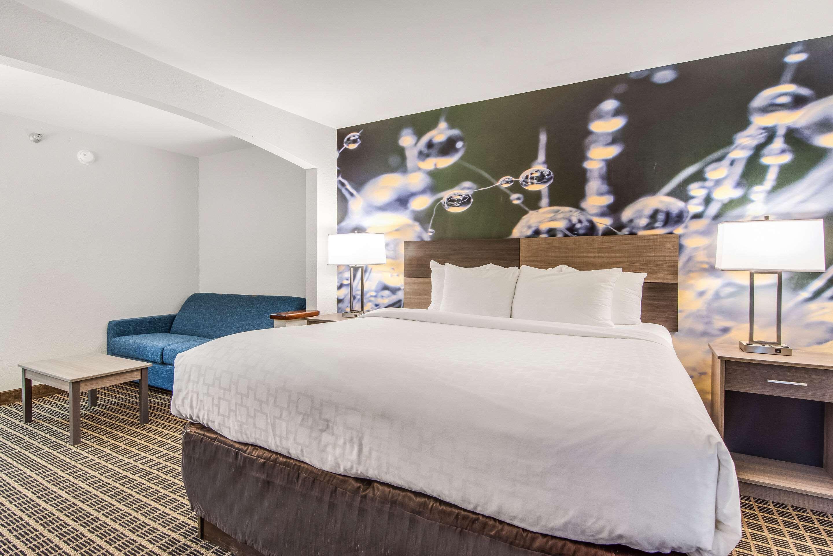 Hotel Clarion Pointe - Danville East 2*