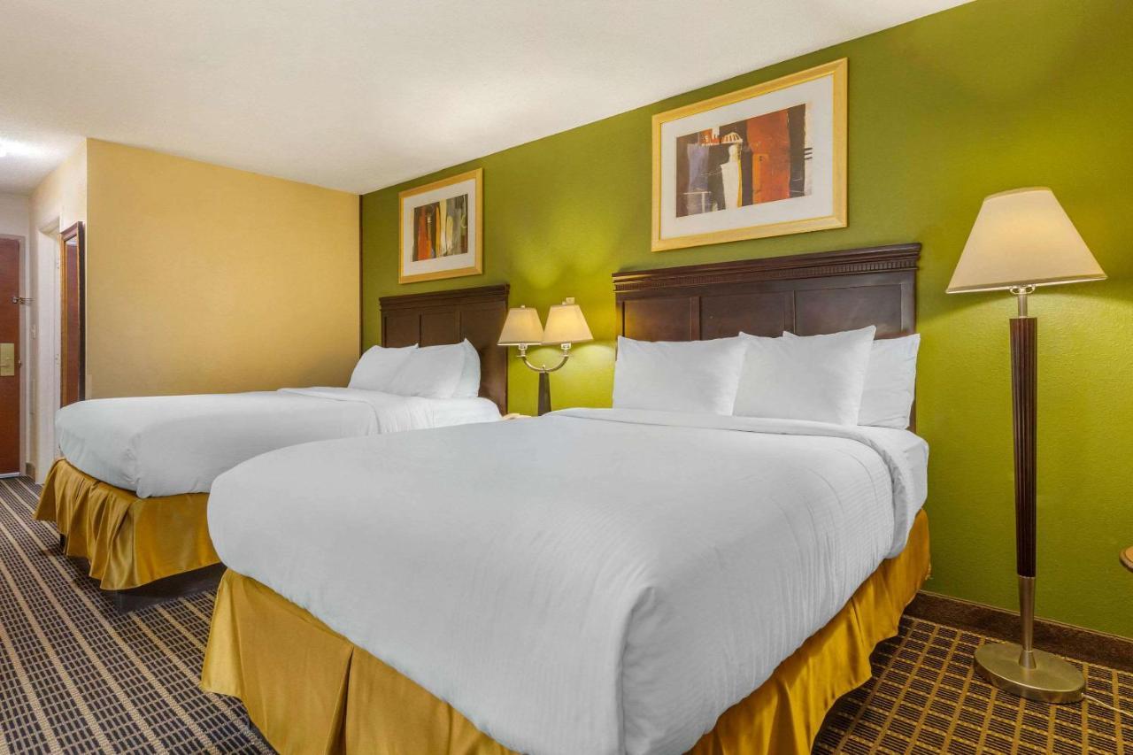 Hotel Clarion Pointe - Danville East