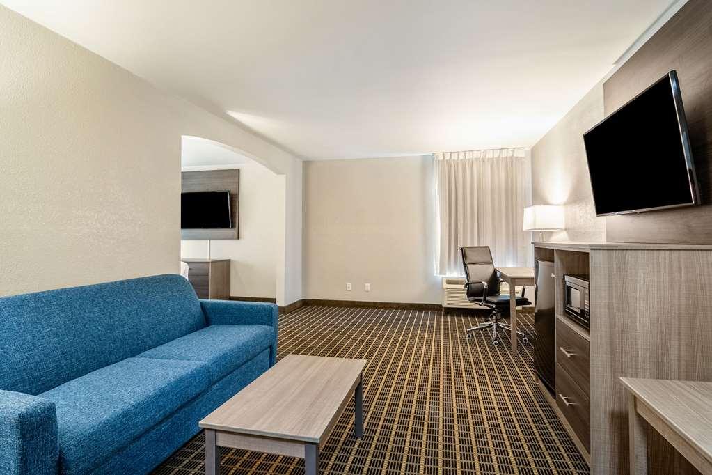 Hotel Clarion Pointe - Danville East South Boston