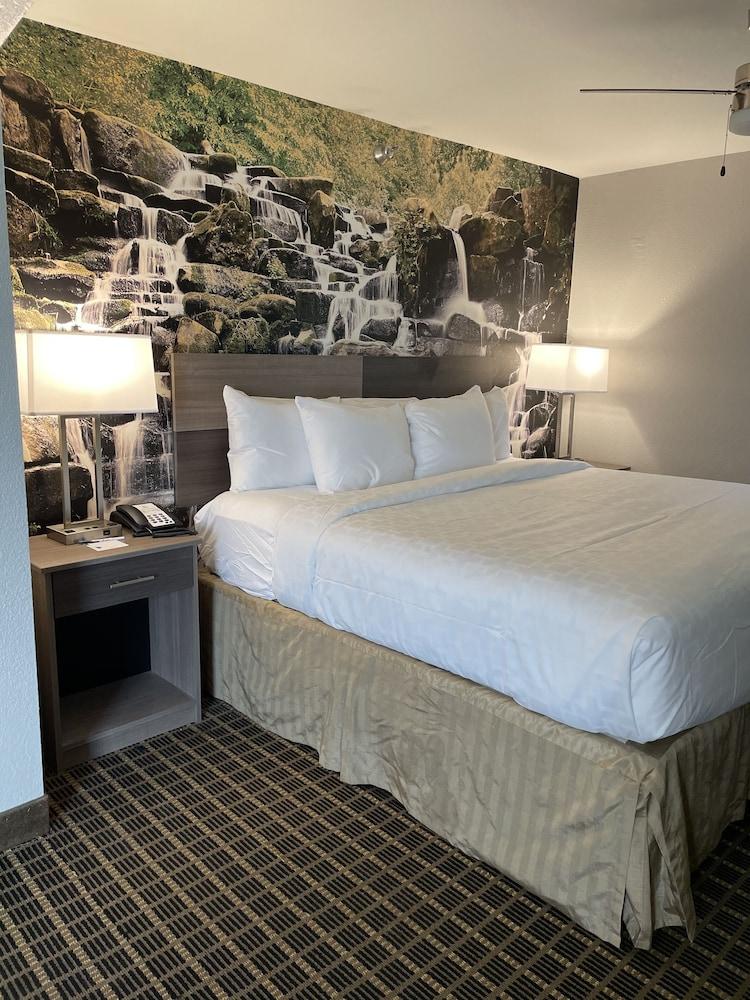 Hotel Clarion Pointe - Danville East 2*