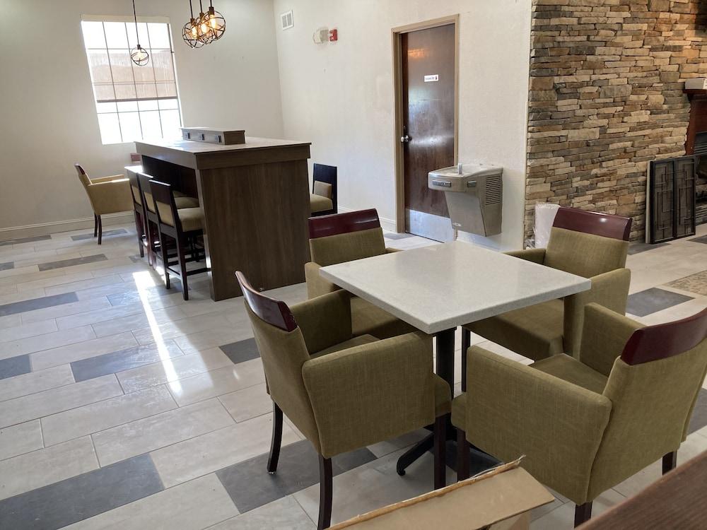 Hotel Clarion Pointe - Danville East South Boston