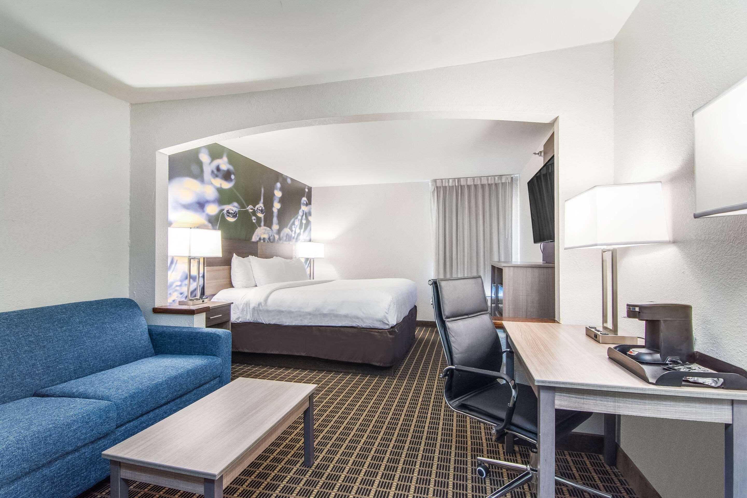 Hotel Clarion Pointe - Danville East 2*