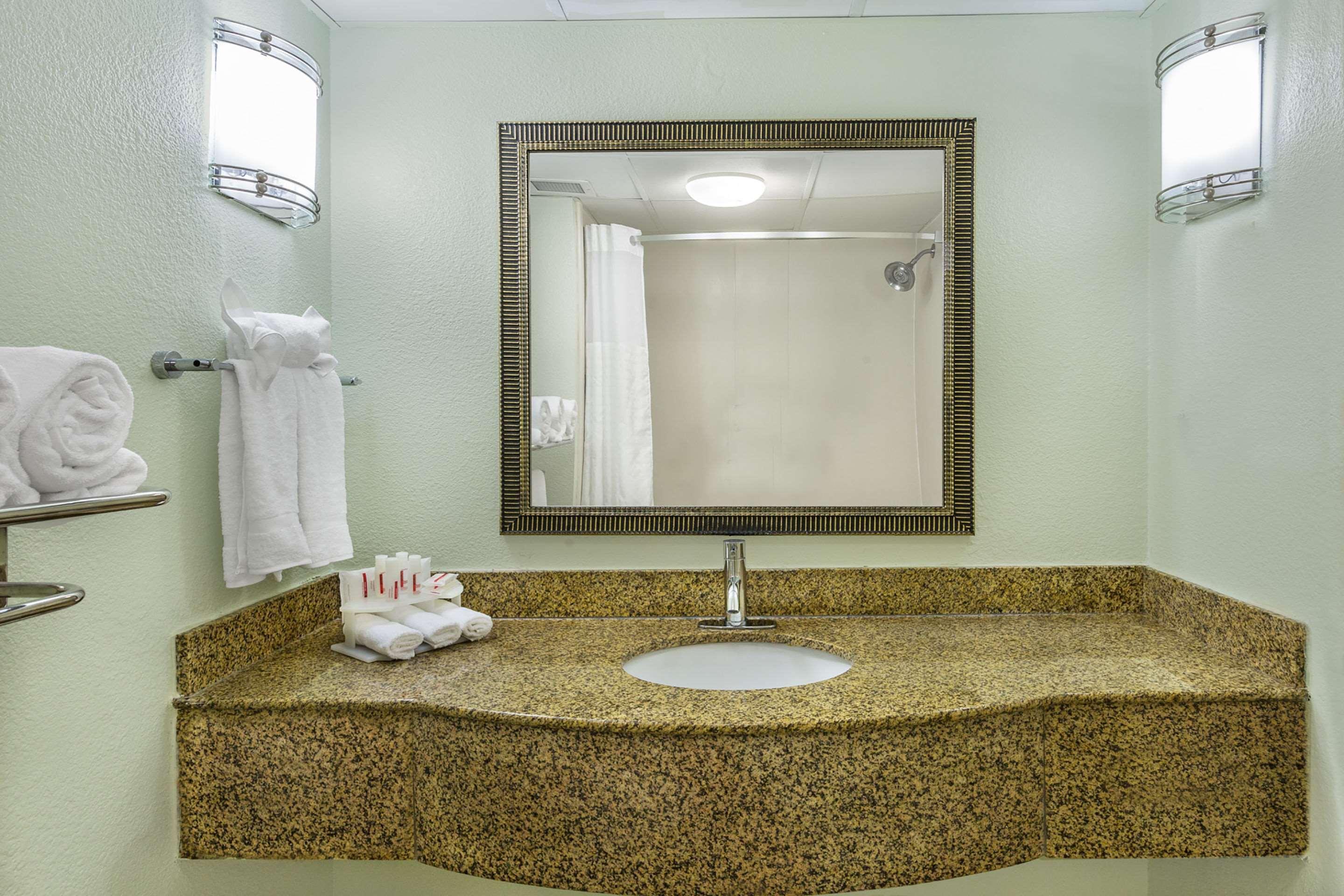 Hotel Clarion Pointe - Danville East