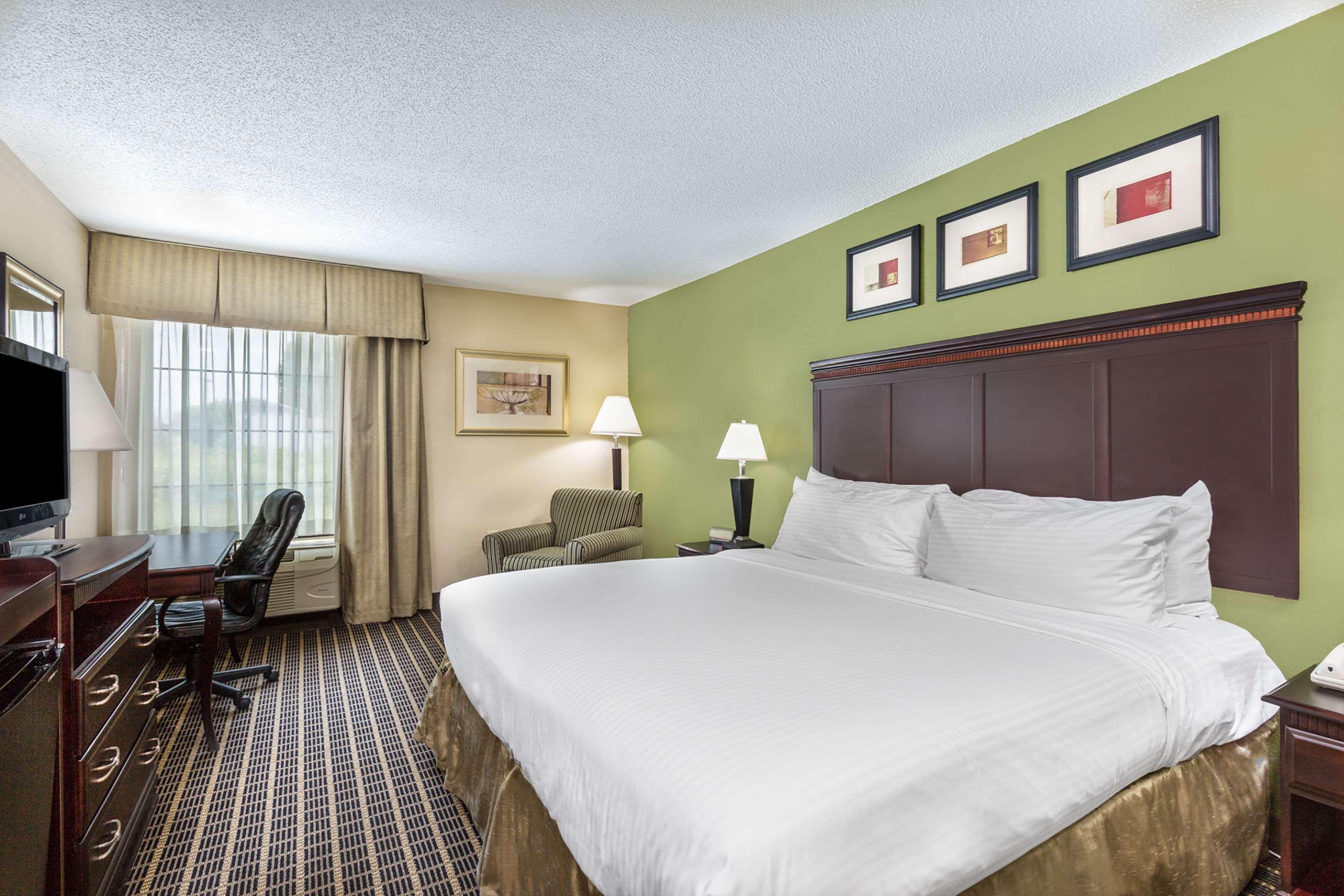 Hotel Clarion Pointe - Danville East South Boston