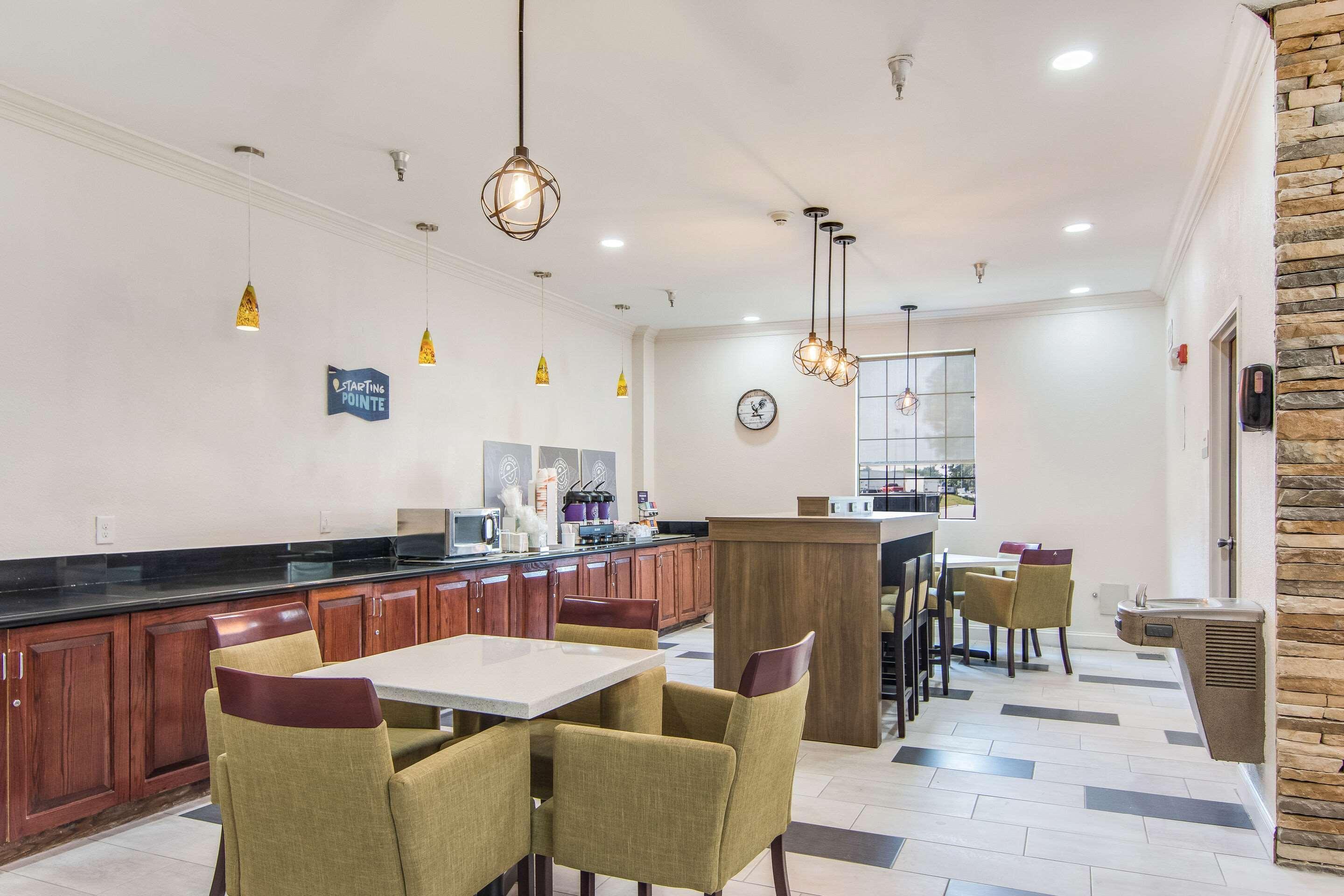 Hotel Clarion Pointe - Danville East South Boston