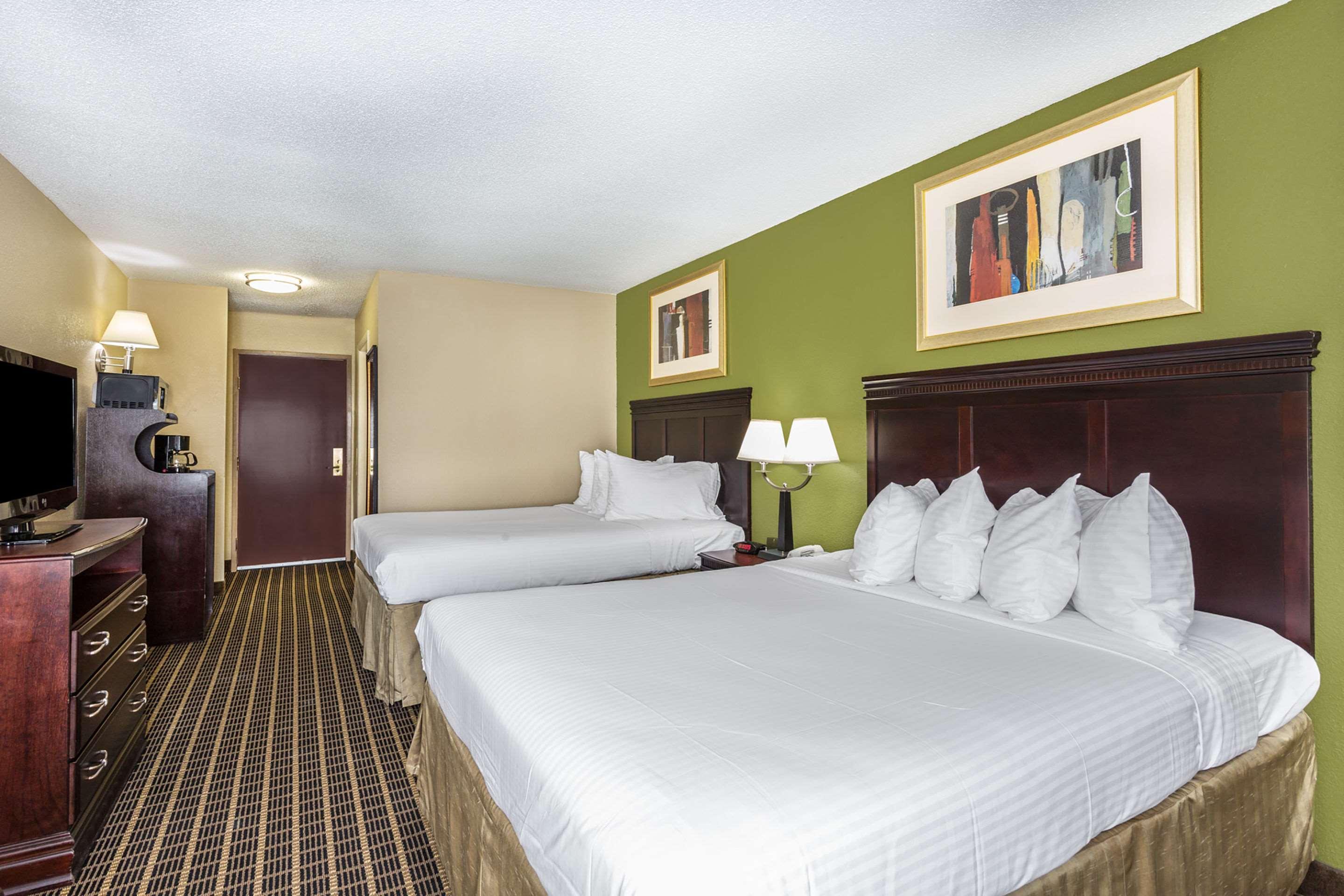 Hotel Clarion Pointe - Danville East South Boston
