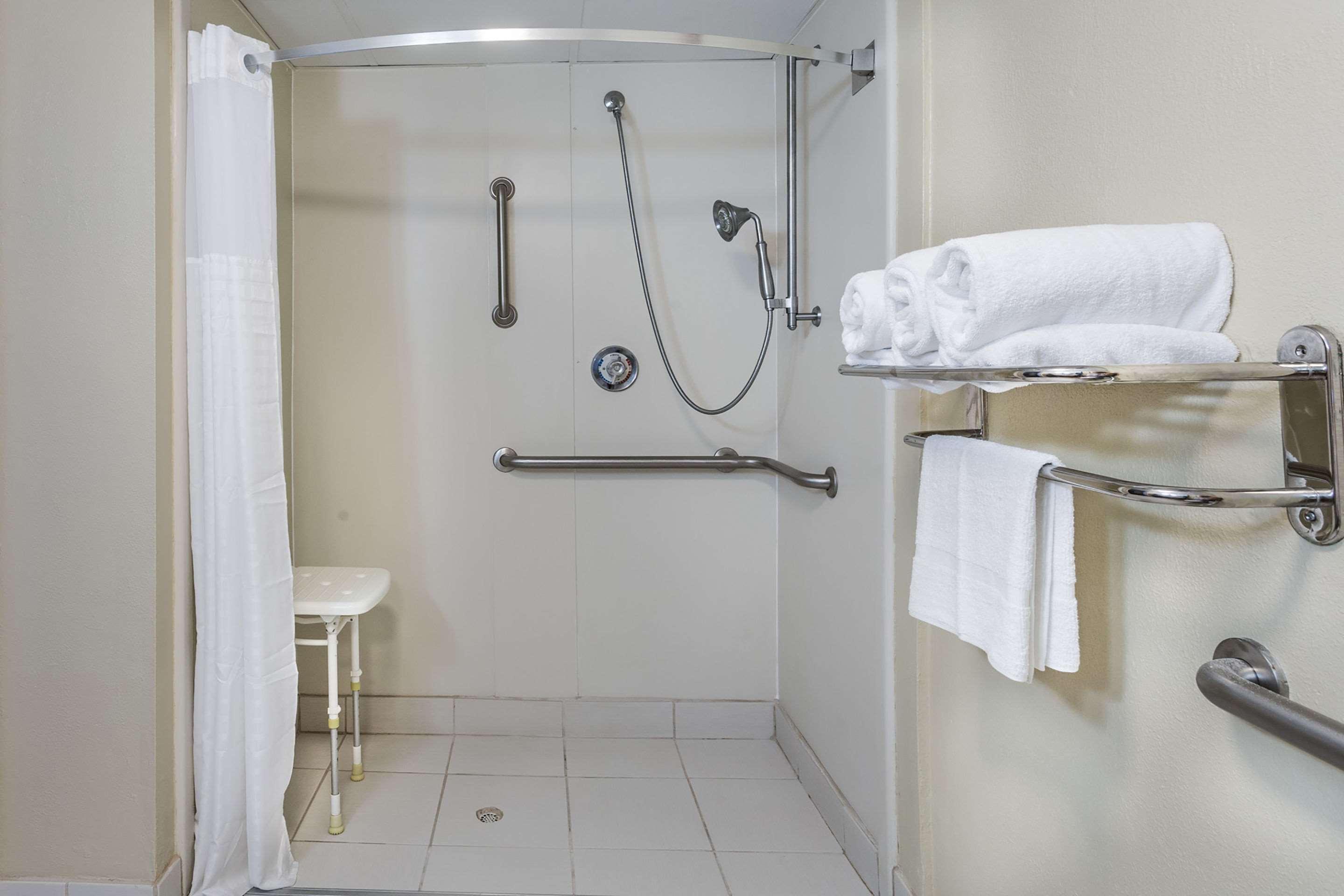 Clarion Pointe - Danville East Hotel 2*