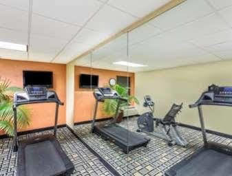 Hotel Clarion Pointe - Danville East 2*